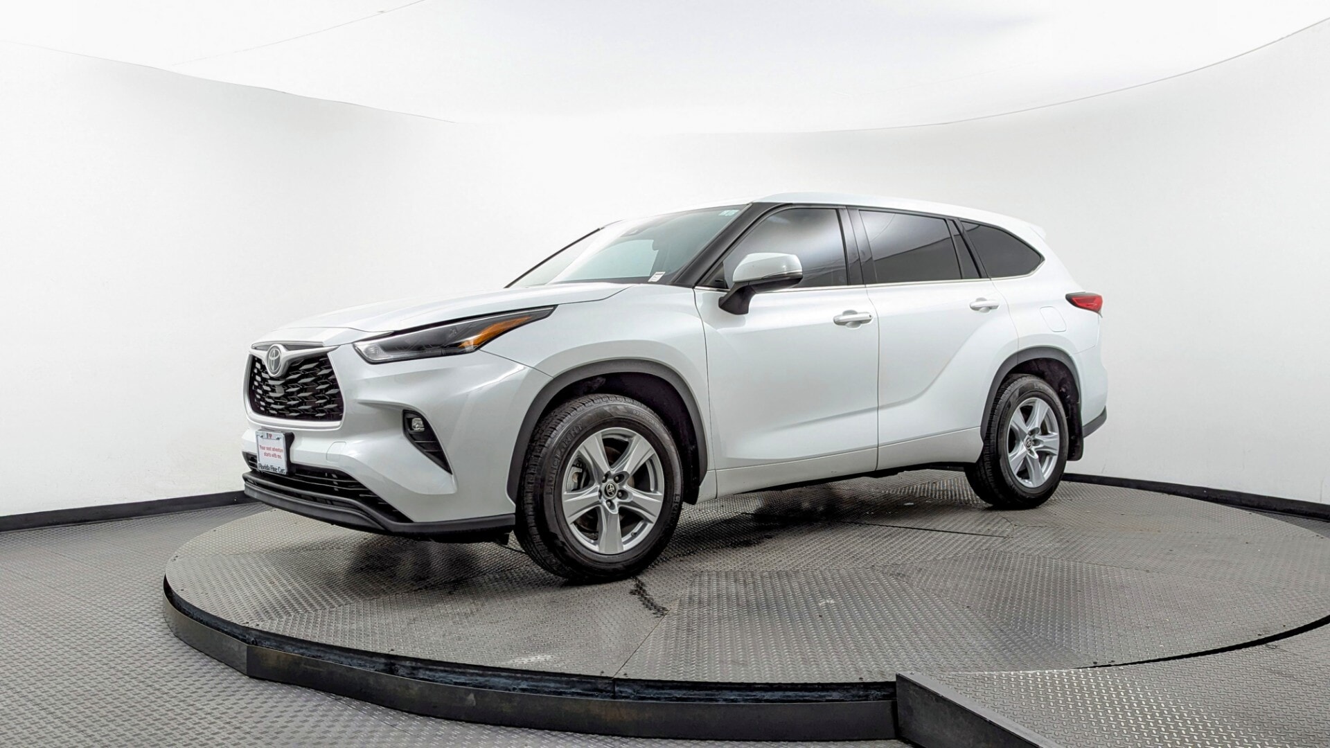 2022 Toyota Highlander LE's photo