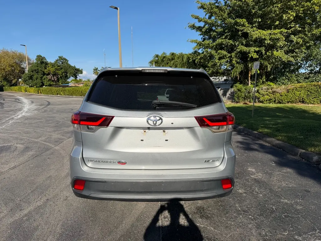2019 Toyota Highlander SE XLE photo 3