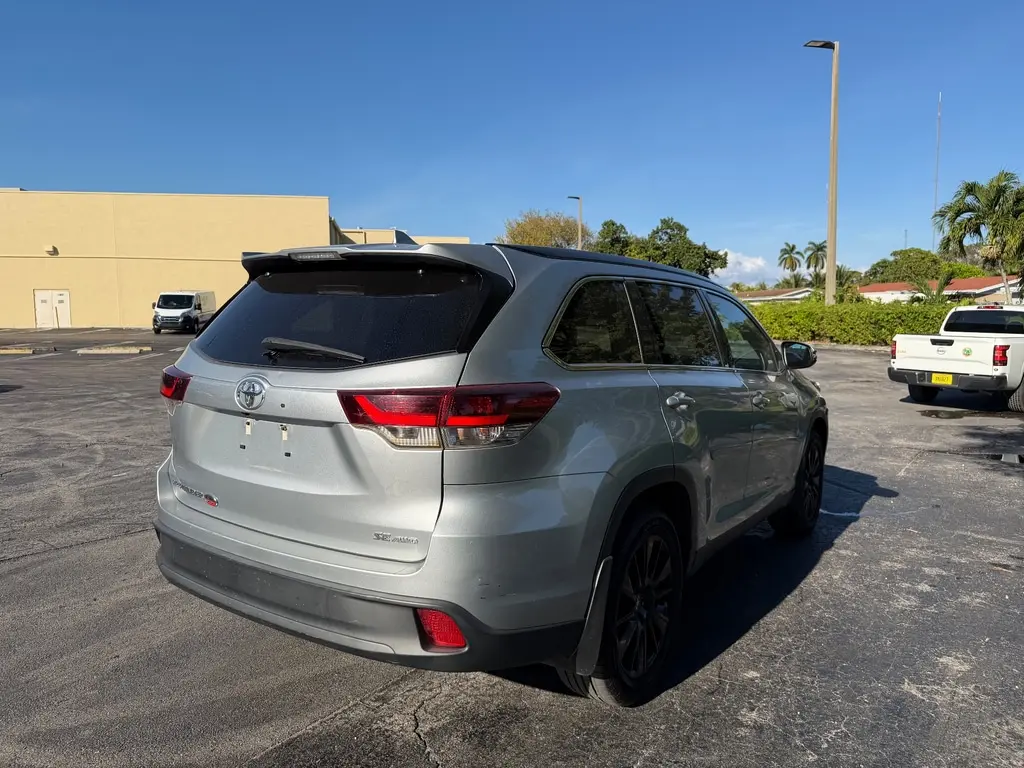 2019 Toyota Highlander SE XLE photo 4