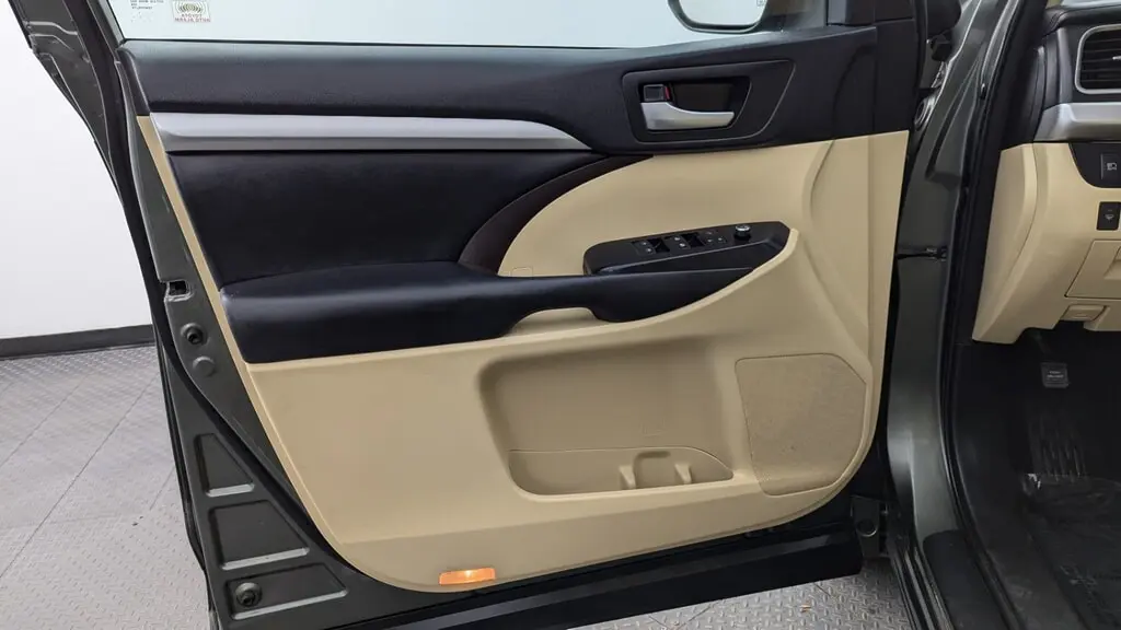 Florida Fine Cars - Used TOYOTA HIGHLANDER 2018 MIAMI XLE