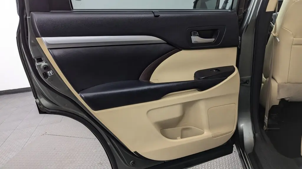 Florida Fine Cars - Used TOYOTA HIGHLANDER 2018 MIAMI XLE