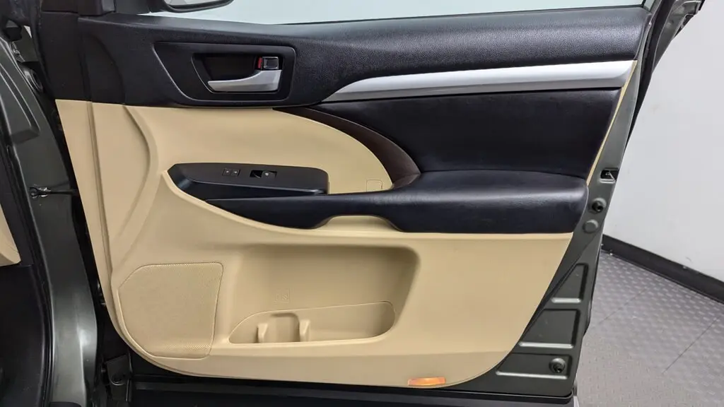 Florida Fine Cars - Used TOYOTA HIGHLANDER 2018 MIAMI XLE