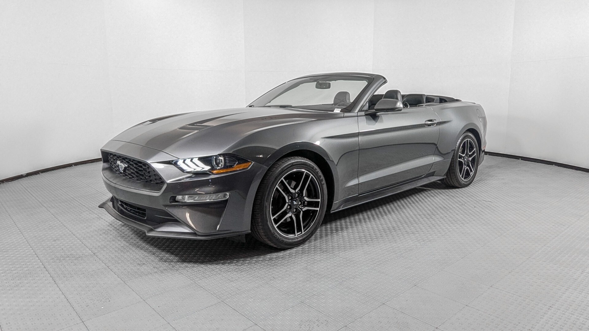 2019 Ford Mustang EcoBoost Premium's photo