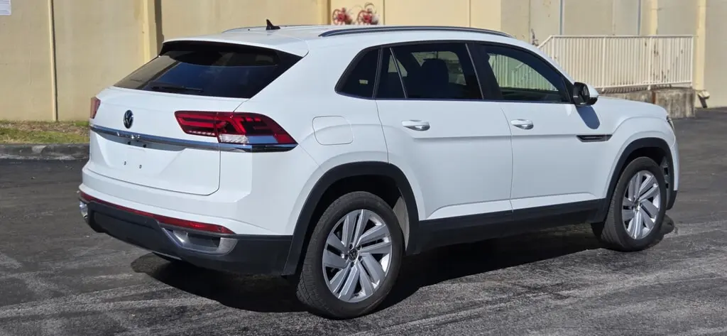 2023 Volkswagen Atlas Cross Sport SE Technology photo 3