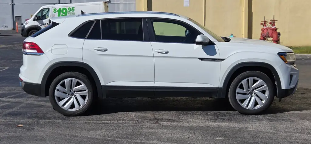 2023 Volkswagen Atlas Cross Sport SE Technology photo 4