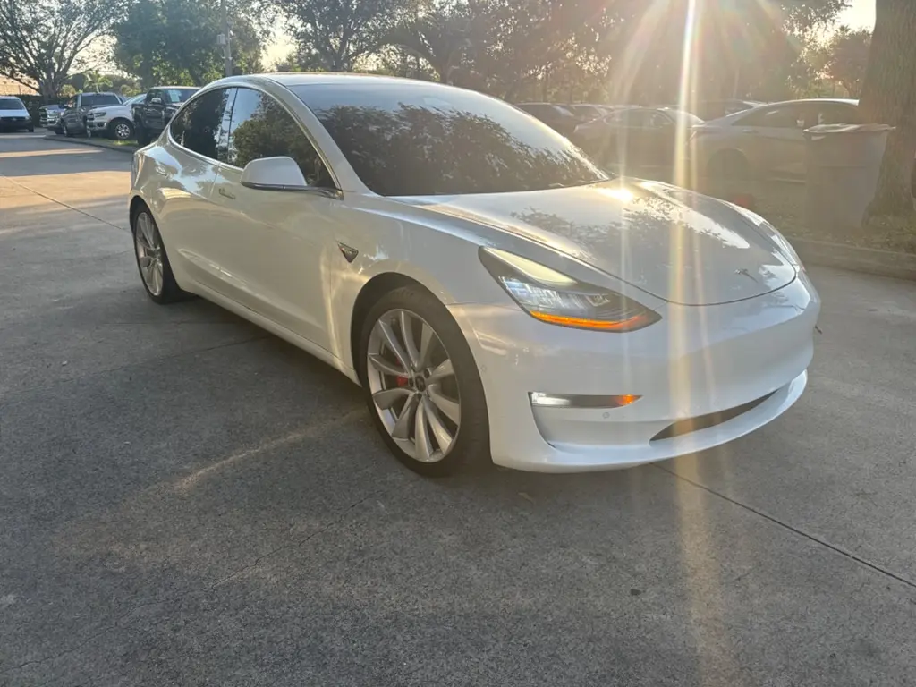2019 Tesla Model 3 Long Range photo 3