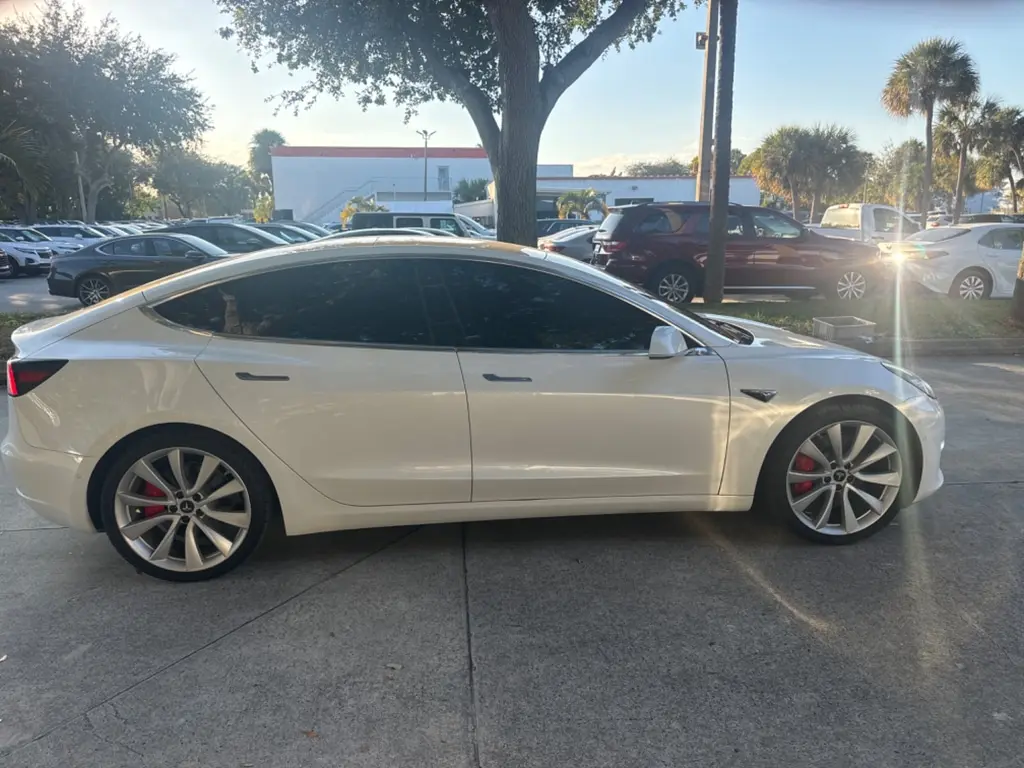 2019 Tesla Model 3 Long Range photo 4