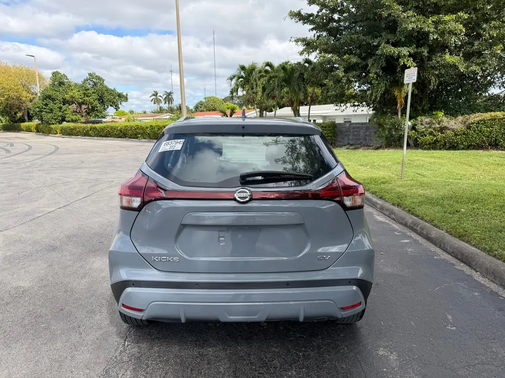 2021 Nissan Kicks SV photo 3