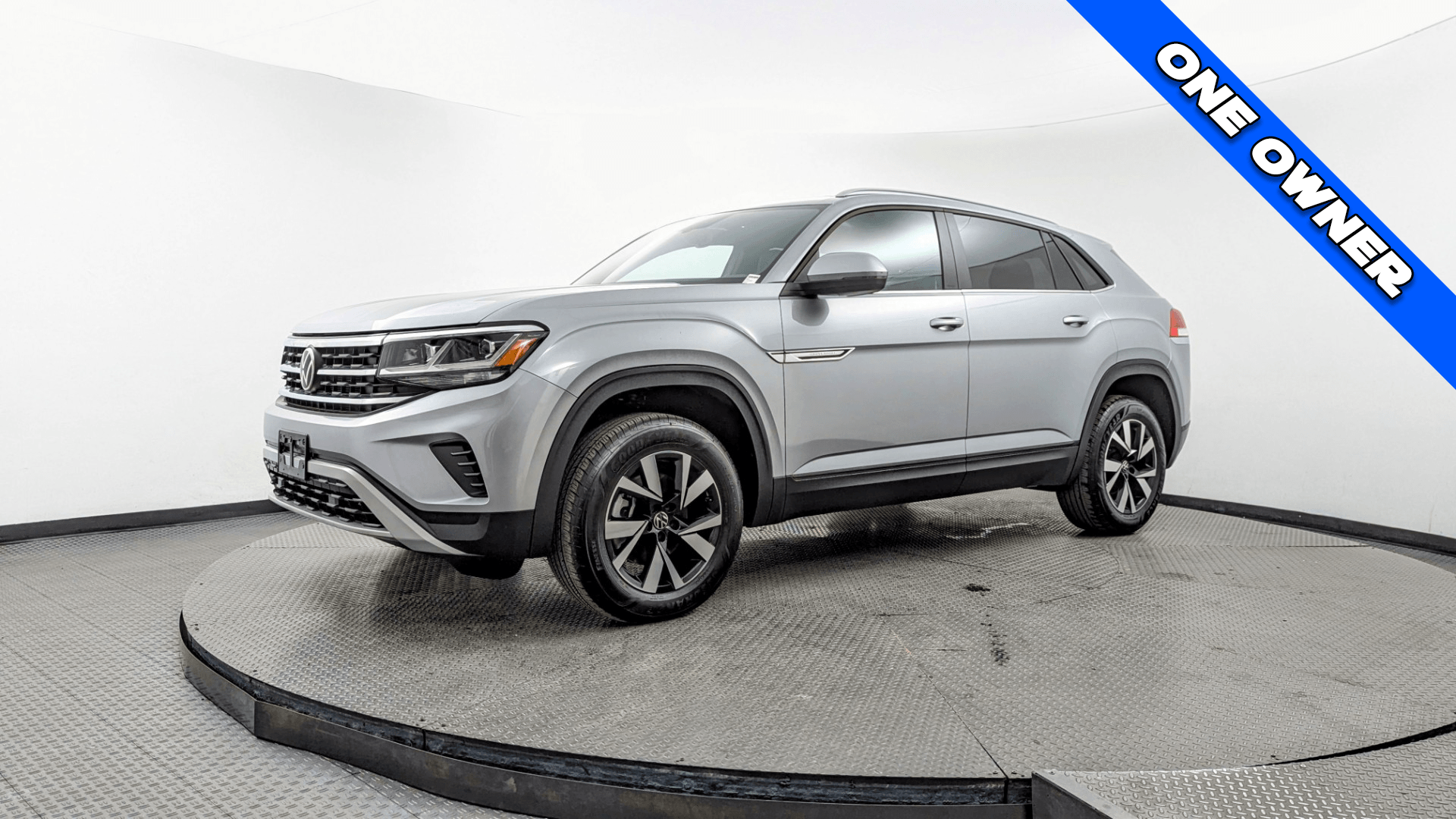 2022 Volkswagen Atlas Cross Sport SE's photo