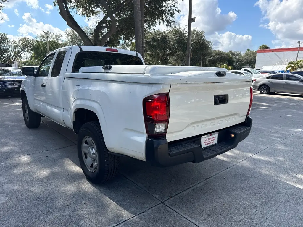 2019 Toyota Tacoma SR photo 4