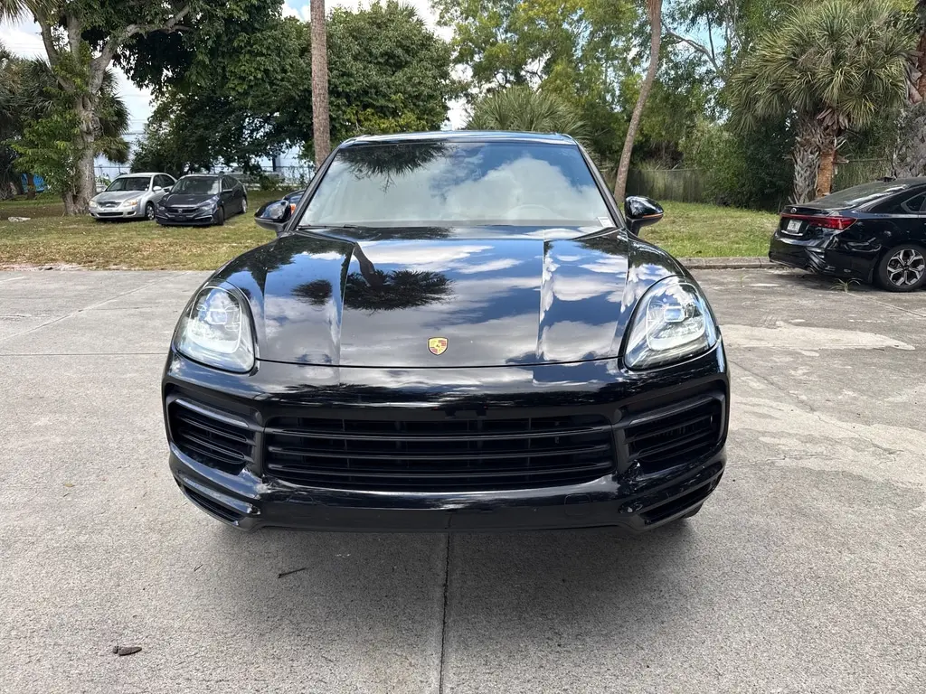 2020 Porsche Cayenne photo 2