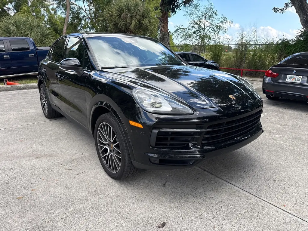 2020 Porsche Cayenne photo 3