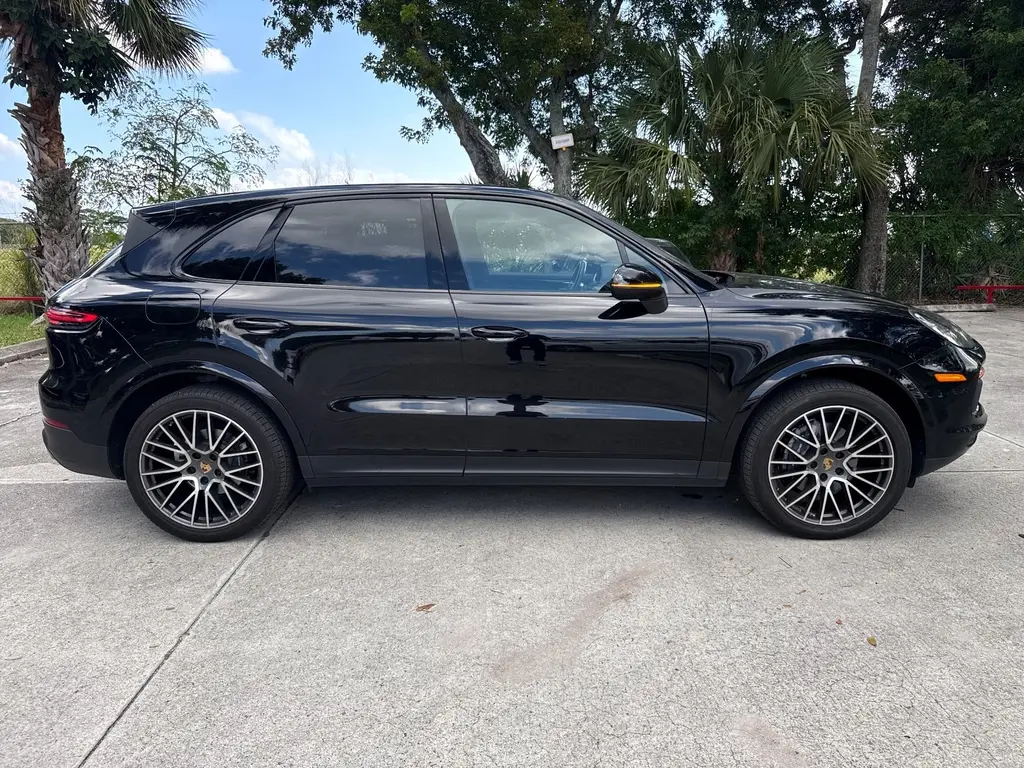 2020 Porsche Cayenne photo 4