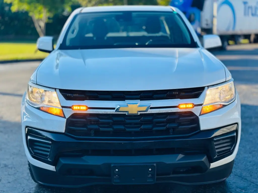 2022 Chevrolet Colorado LT photo 2