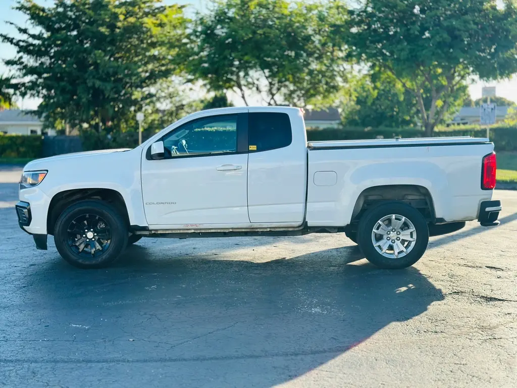 2022 Chevrolet Colorado LT photo 3