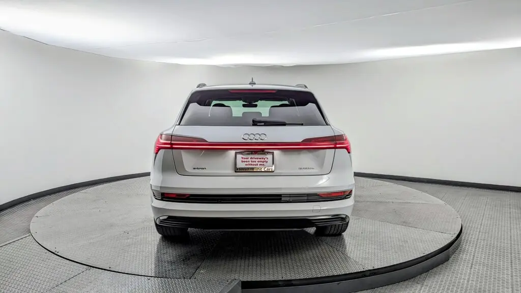 2021 Audi e-tron Premium photo 4