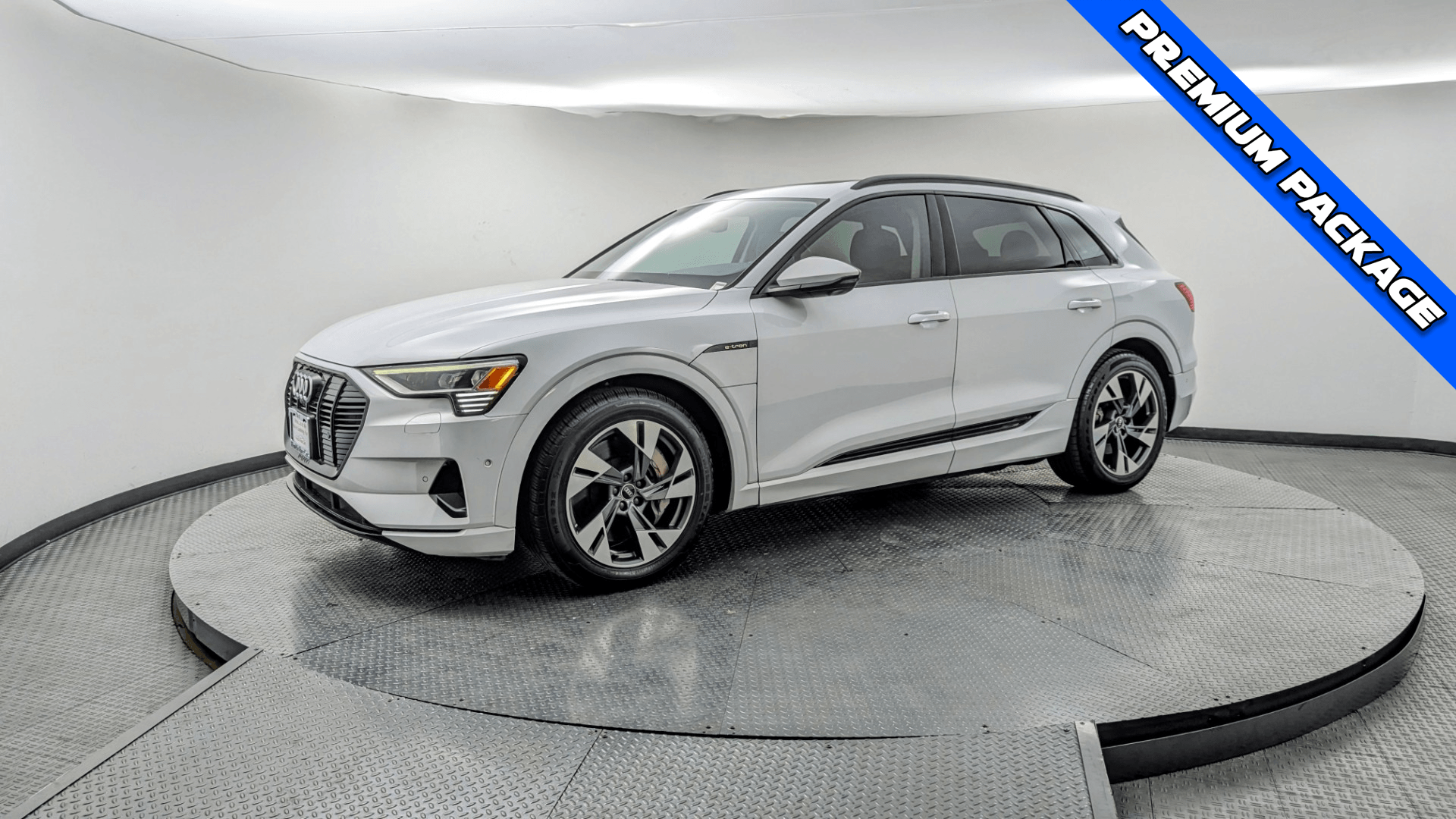 2021 Audi e-tron Premium's photo