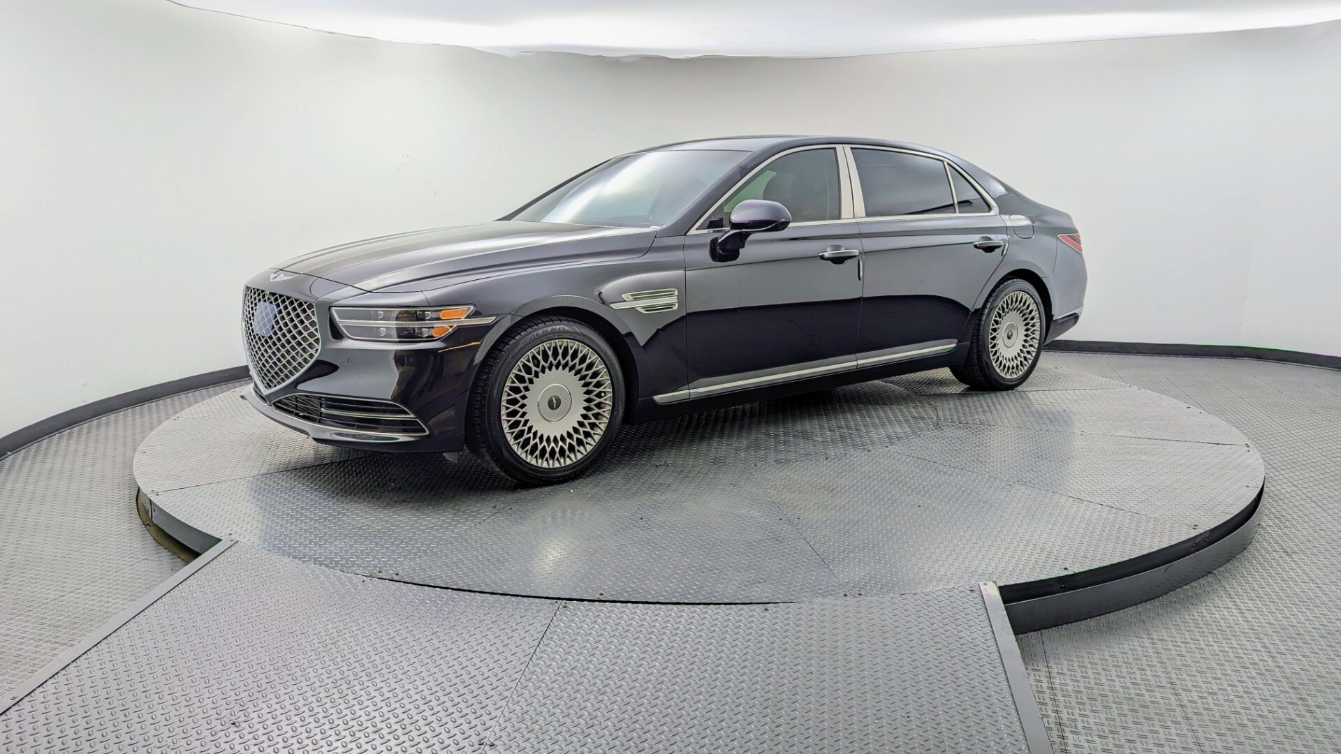 2020 GENESIS G90 Premium's photo