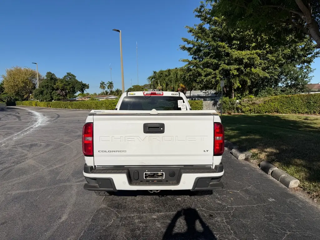 2022 Chevrolet Colorado LT photo 2