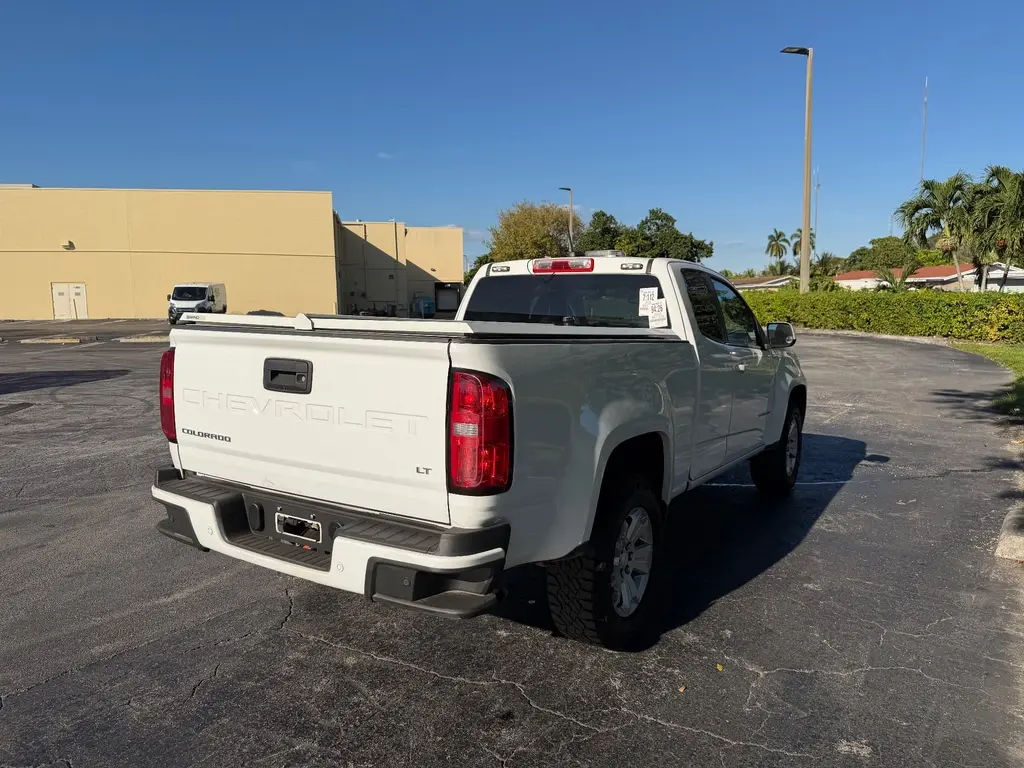 2022 Chevrolet Colorado LT photo 3