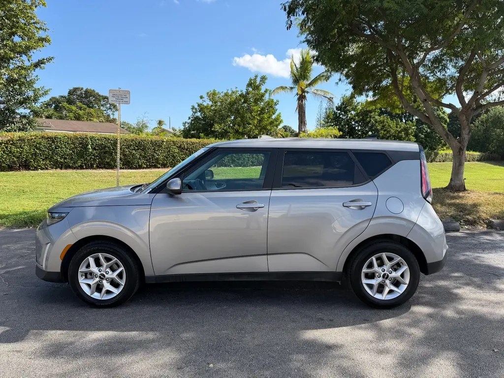 2023 Kia Soul LX photo 4