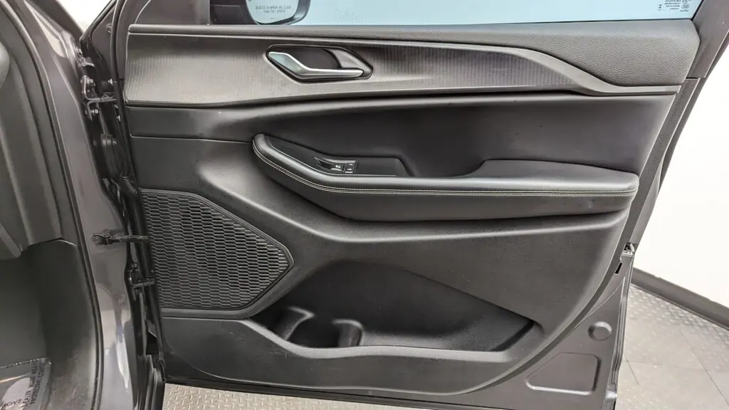 Florida Fine Cars - Used JEEP GRAND CHEROKEE L 2023 MARGATE LAREDO