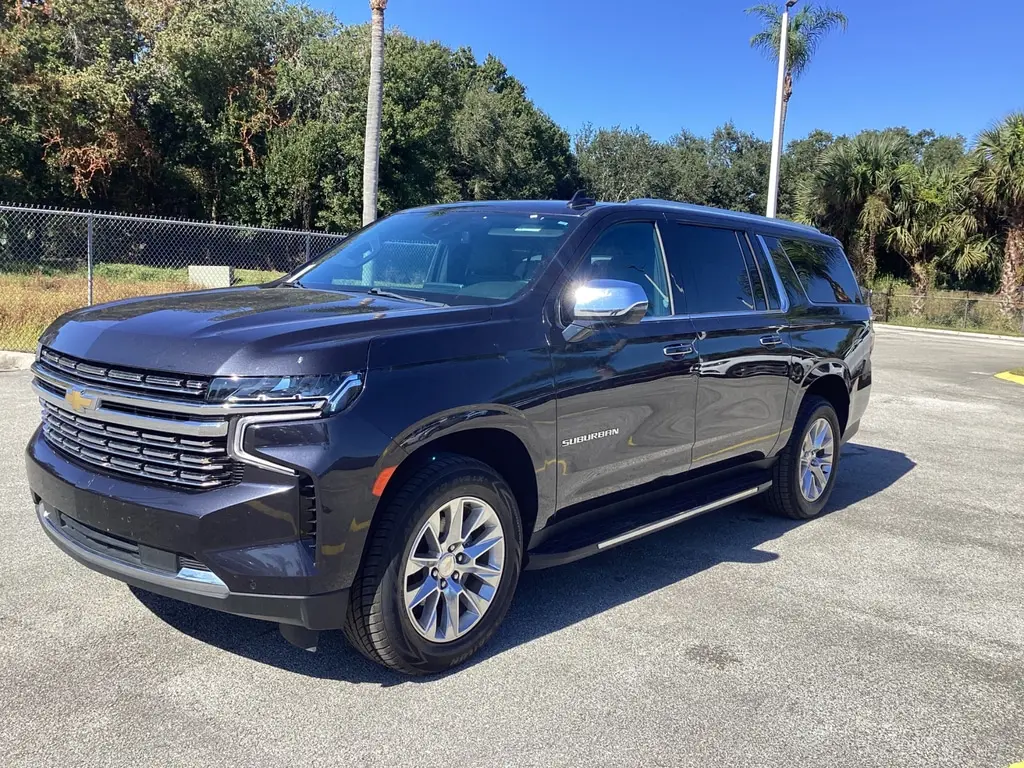 2023 Chevrolet Suburban Premier photo 3