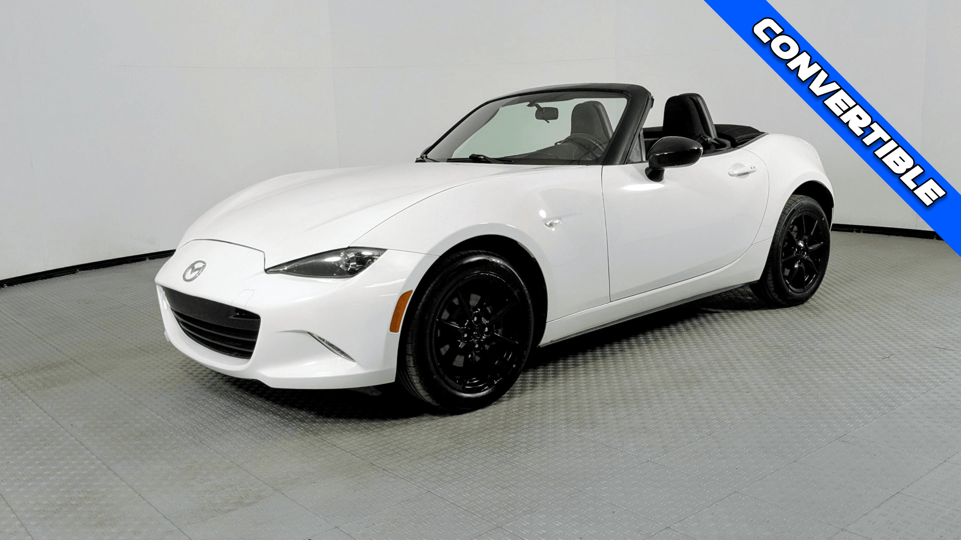 2016 Mazda MX-5 Miata Sport's photo