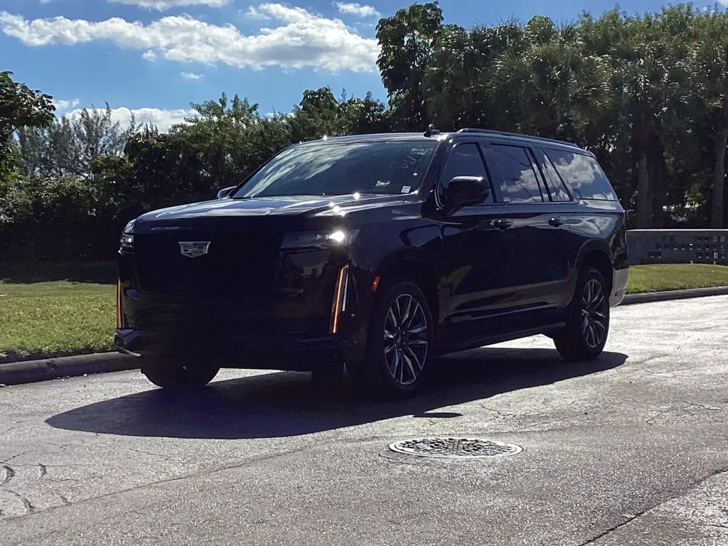 2023 Cadillac Escalade ESV Sport photo 2