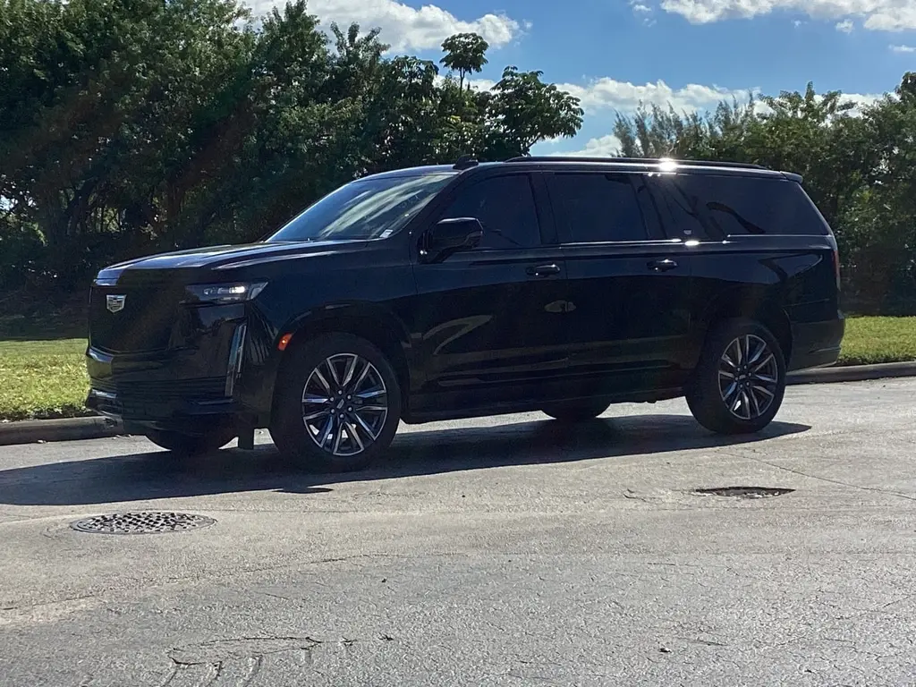 2023 Cadillac Escalade ESV Sport photo 3