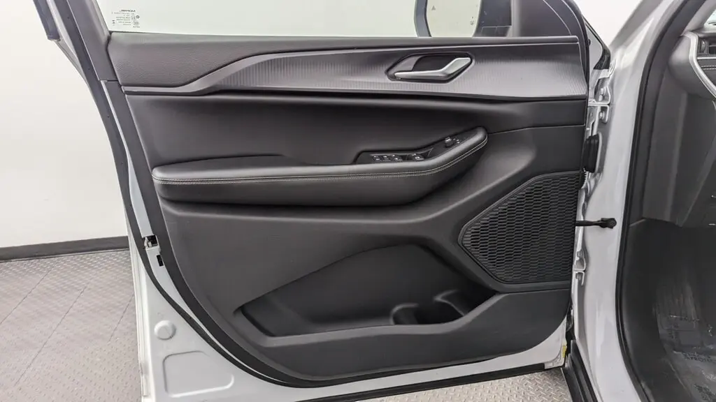 Florida Fine Cars - Used JEEP GRAND CHEROKEE L 2023 MARGATE LAREDO