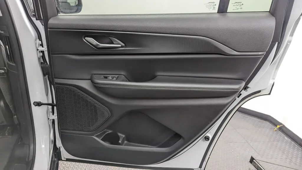 Florida Fine Cars - Used JEEP GRAND CHEROKEE L 2023 MARGATE LAREDO