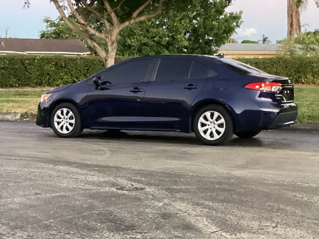 2021 Toyota Corolla LE photo 4