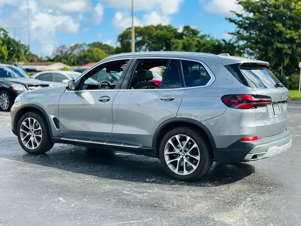 2025 Bmw X5 sDrive40i photo 2