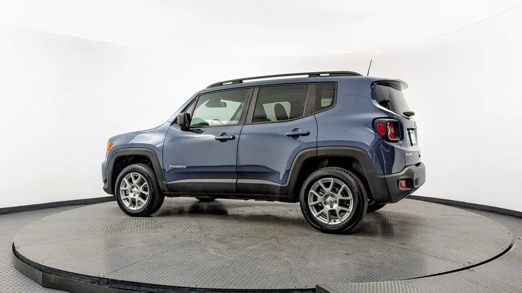 2023 Jeep Renegade Latitude photo 2