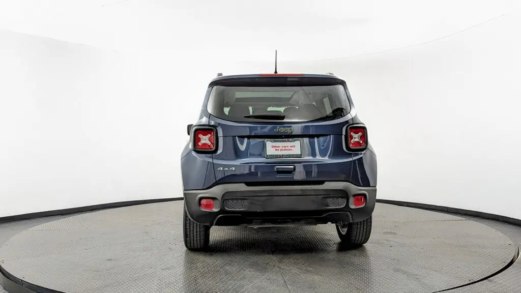 2023 Jeep Renegade Latitude photo 3