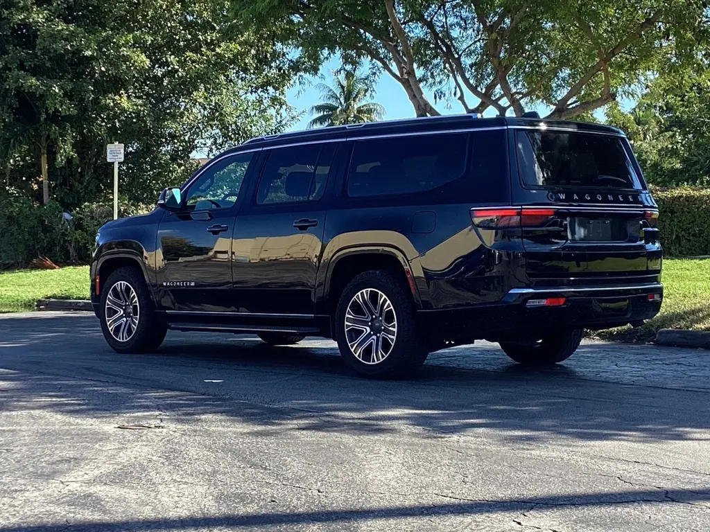 2023 Jeep Wagoneer L Series II photo 4