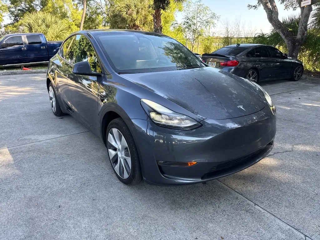 2023 Tesla Model Y Long Range photo 3