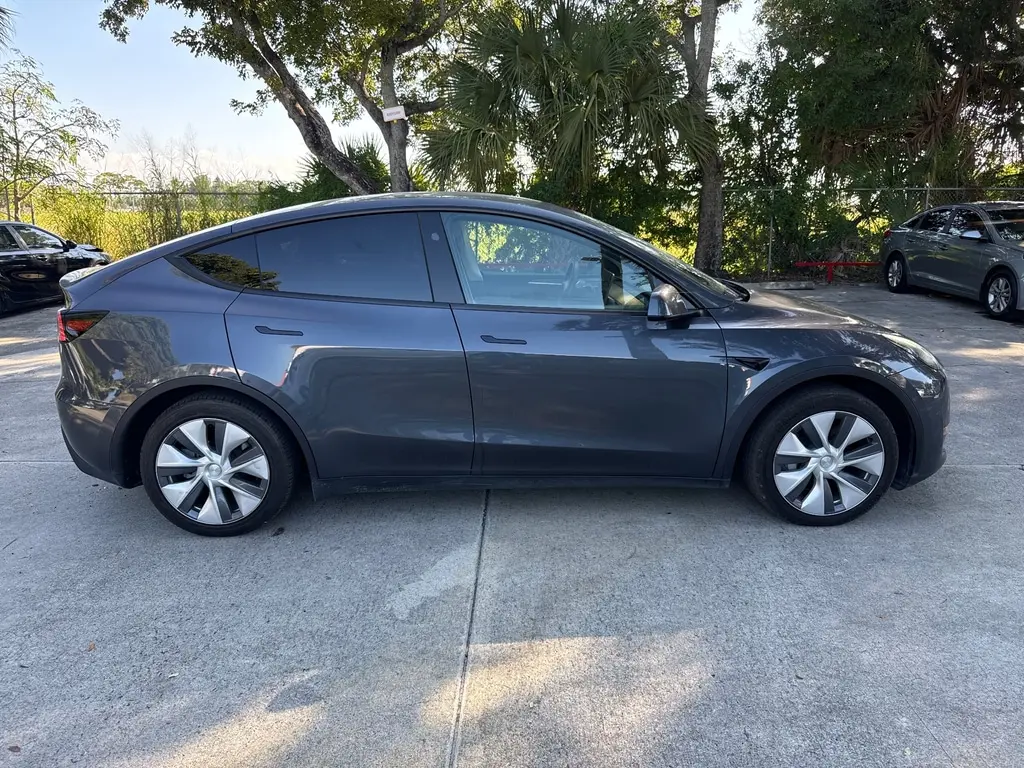 2023 Tesla Model Y Long Range photo 4