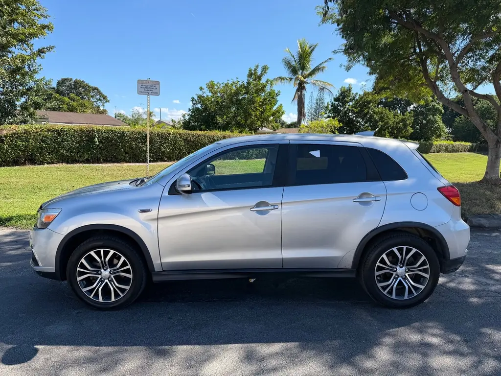 2019 Mitsubishi Outlander Sport ES photo 2