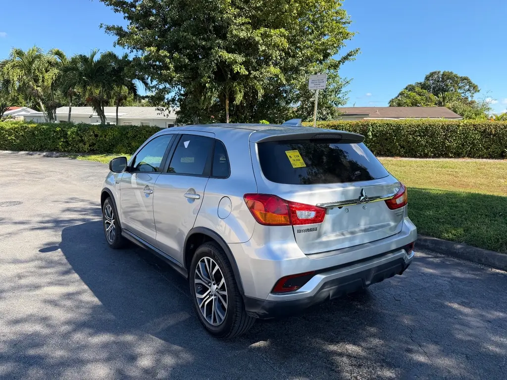 2019 Mitsubishi Outlander Sport ES photo 3