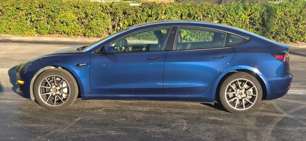 2023 Tesla Model 3 photo 2