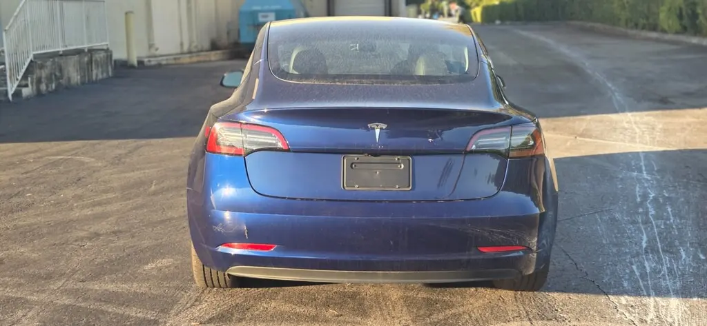 2023 Tesla Model 3 photo 4