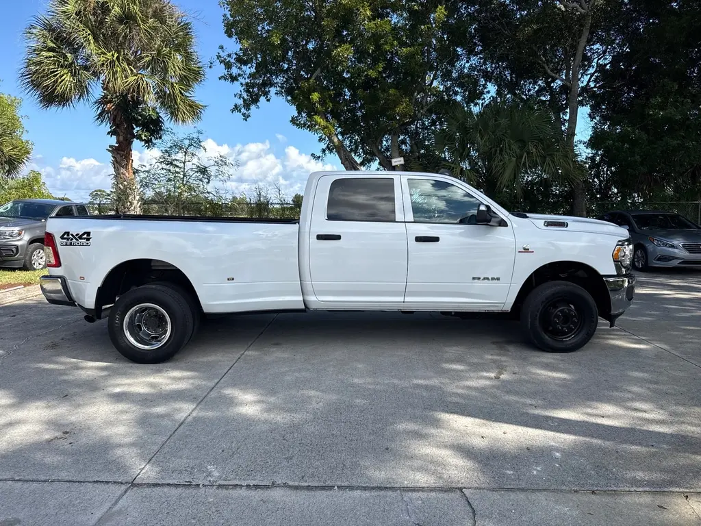 2022 Ram 3500 Tradesman photo 2