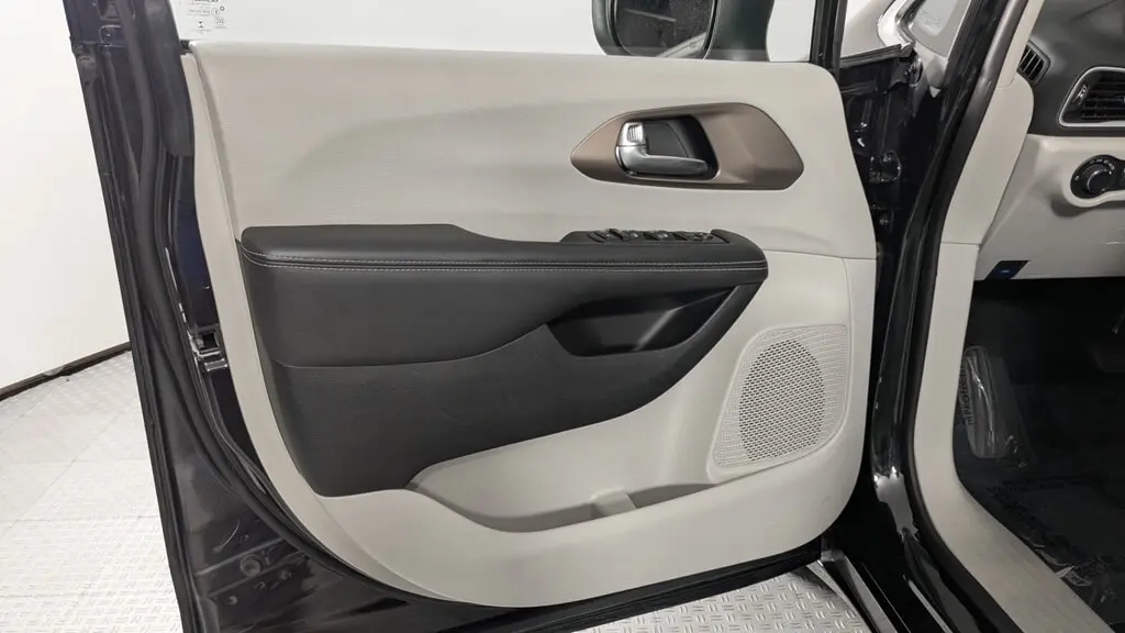 Florida Fine Cars - Used CHRYSLER VOYAGER 2023 ORLANDO LX