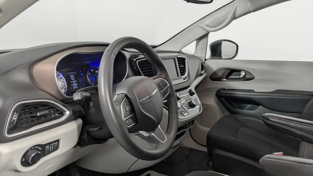 Florida Fine Cars - Used CHRYSLER VOYAGER 2023 ORLANDO LX