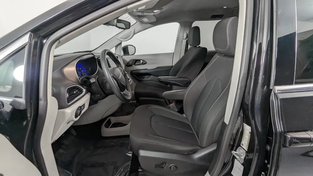 Florida Fine Cars - Used CHRYSLER VOYAGER 2023 ORLANDO LX