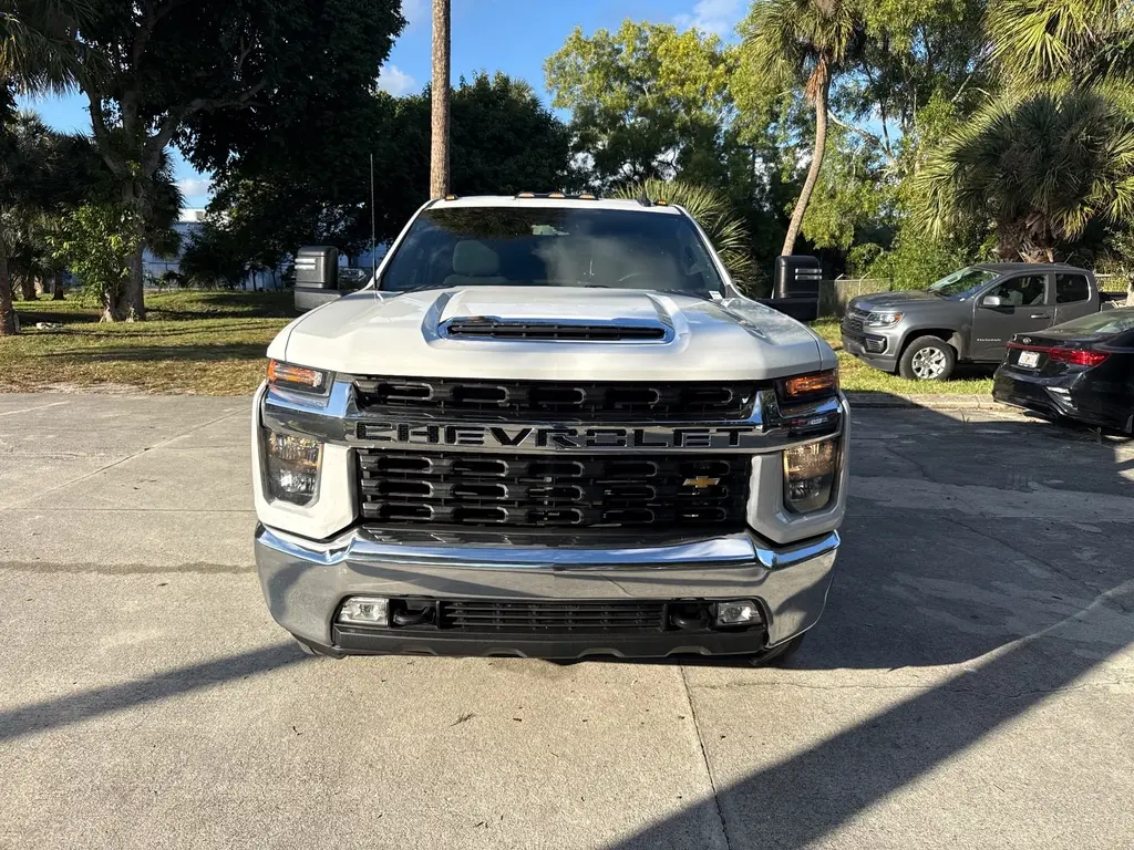 2022 Chevrolet Silverado 2500HD LT photo 2