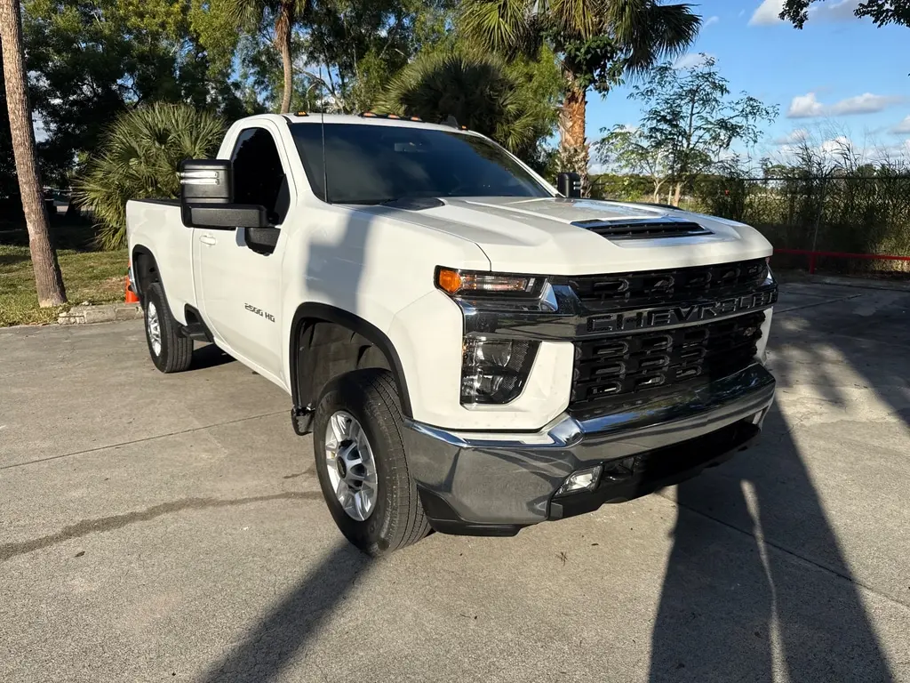 2022 Chevrolet Silverado 2500HD LT photo 3