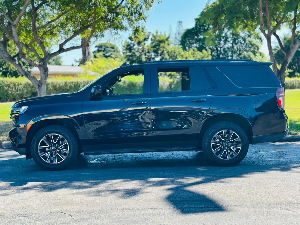 2021 Chevrolet Tahoe RST photo 2